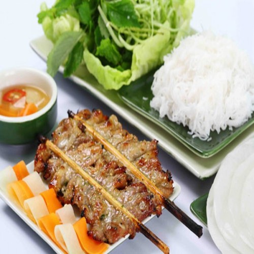 Vietnamese grilled bamboo stick pork with noodle - ảnh 2